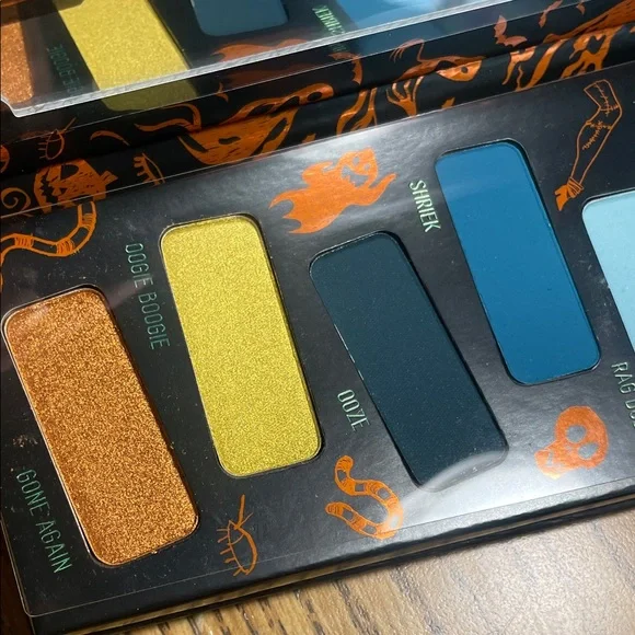 Melt Halloween Town eyeshadow palette - Picture 4 of 6